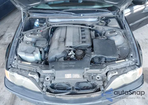 2003 BMW 330Xi из США, поврежденный, VIN WBAEW53473PG21974